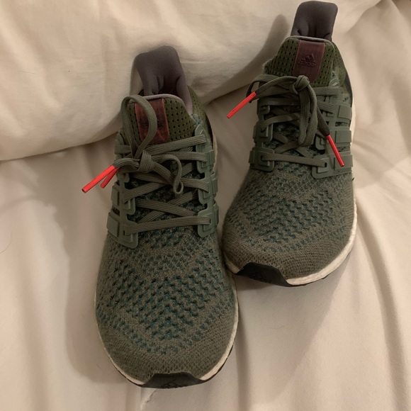 COPY - women’s ultra boost - Picture 2 of 5